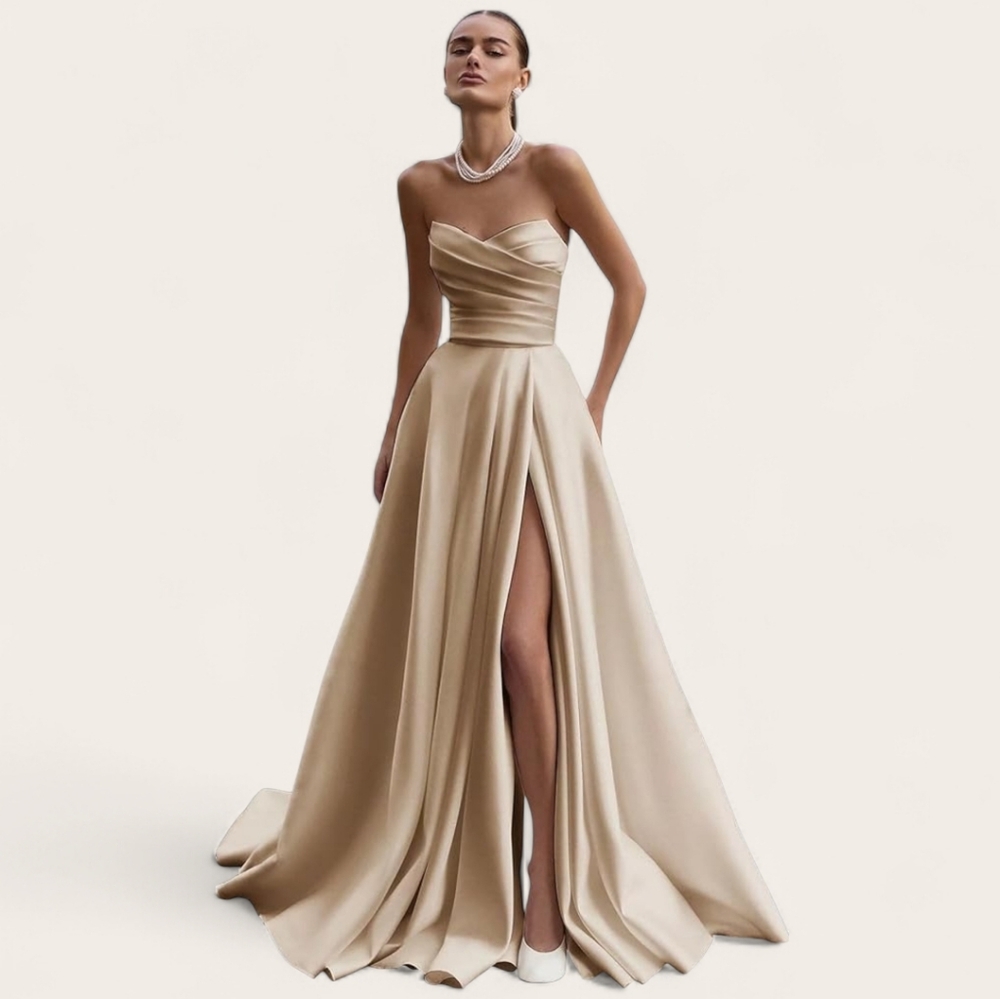 🆕Sophisticated Strapless Wedding Dress